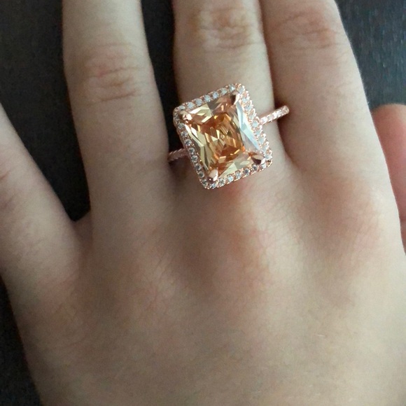 Rose Gold Filled Emerald Cut Crystal Ring Size 8 - Picture 5 of 6